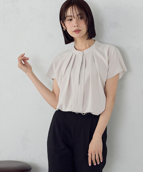 COMME CA ISM(コムサイズム)の「2WAYフレンチスリーブタックブラウス(シャツ/ブラウス・レディース・ホワイト/グレイッシュベージュ/ネイビー・LARGE/MEDIUM)」の13枚目の写真