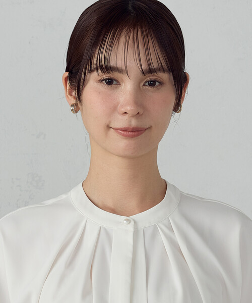 COMME CA ISM(コムサイズム)の「2WAYフレンチスリーブタックブラウス(シャツ/ブラウス・レディース・ホワイト/グレイッシュベージュ/ネイビー・LARGE/MEDIUM)」の18枚目の写真