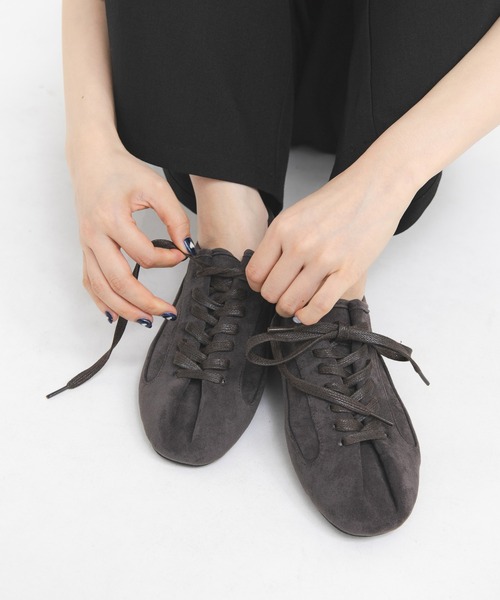 KBF（ケイビーエフ）の「タンデザインスニーカー（スニーカー・レディース・チャコールグレー/ライトベージュ・36/38/37）」の3枚目の写真