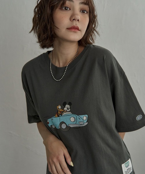 notch.(ノッチ)の「DISCUS ATHLETIC ディスカスアスレチック×Disney ディズニー Mickey ミッキーマウス Tシャツ(Tシャツ/カットソー・レディース・その他2/その他1/アイボリー/ブラック/ホワイト/オフホワイト/チャコール/ダークグレー・M/L)」の4枚目の写真