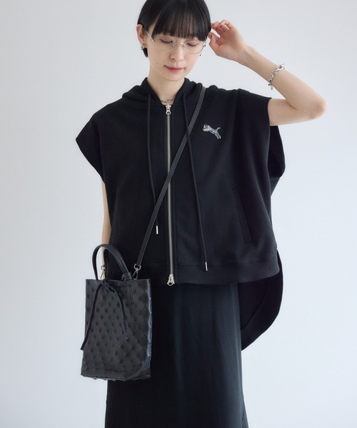 Paradise Picnic(パラダイスピクニック)の「TRANOI. ラウンドフーディベスト(ベスト・レディース・ホワイト/ブラック/グレー・FREE)」の3枚目の写真