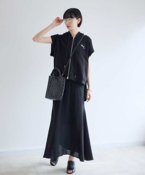 Paradise Picnic(パラダイスピクニック)の「TRANOI. ラウンドフーディベスト(ベスト・レディース・ホワイト/ブラック/グレー・FREE)」の8枚目の写真