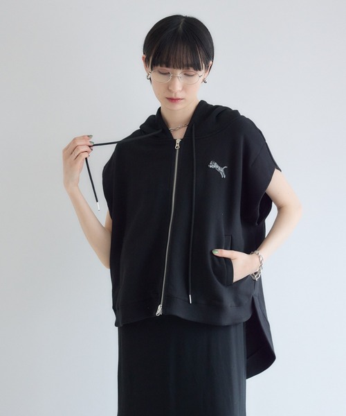 Paradise Picnic(パラダイスピクニック)の「TRANOI. ラウンドフーディベスト(ベスト・レディース・ホワイト/ブラック/グレー・FREE)」の4枚目の写真