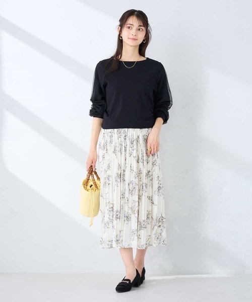 a.v.v(アーヴェヴェ)の「【洗える】フラワープリントランダムプリーツスカート(スカート・レディース・ネイビー/ベージュ・36/38/40)」の19枚目の写真
