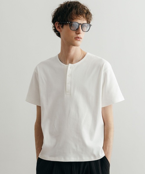 LURAKU(ルラク)の「【LURAKU】Henry Neck Short Sleeve Tee / ヘンリーネック半袖Tシャツ(Tシャツ/カットソー・メンズ・ブラック/オフホワイト/グレー・M/L/S)」の10枚目の写真