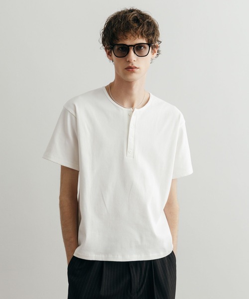 LURAKU(ルラク)の「【LURAKU】Henry Neck Short Sleeve Tee / ヘンリーネック半袖Tシャツ(Tシャツ/カットソー・メンズ・ブラック/オフホワイト/グレー・M/L/S)」の9枚目の写真