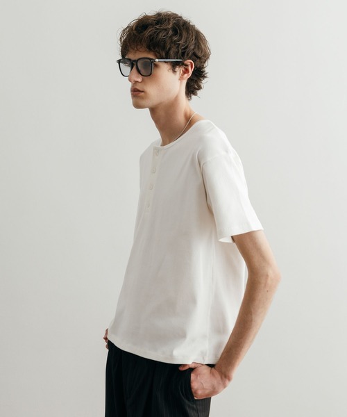 LURAKU(ルラク)の「【LURAKU】Henry Neck Short Sleeve Tee / ヘンリーネック半袖Tシャツ(Tシャツ/カットソー・メンズ・ブラック/オフホワイト/グレー・M/L/S)」の7枚目の写真
