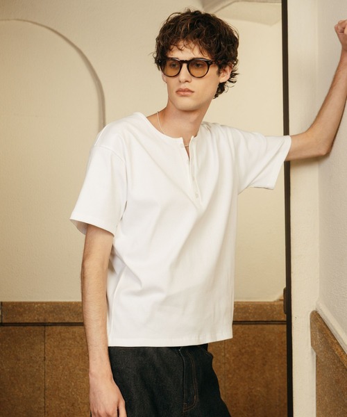 LURAKU(ルラク)の「【LURAKU】Henry Neck Short Sleeve Tee / ヘンリーネック半袖Tシャツ(Tシャツ/カットソー・メンズ・ブラック/オフホワイト/グレー・M/L/S)」の4枚目の写真