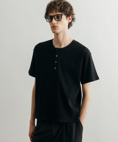LURAKU(ルラク)の「【LURAKU】Henry Neck Short Sleeve Tee / ヘンリーネック半袖Tシャツ(Tシャツ/カットソー・メンズ・ブラック/オフホワイト/グレー・M/L/S)」の21枚目の写真
