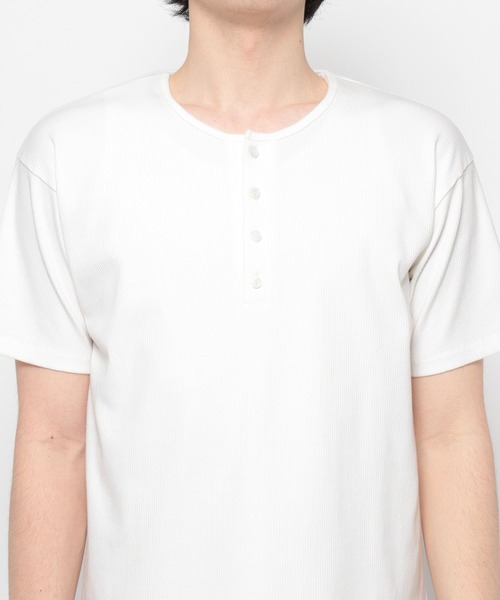 LURAKU(ルラク)の「【LURAKU】Henry Neck Short Sleeve Tee / ヘンリーネック半袖Tシャツ(Tシャツ/カットソー・メンズ・ブラック/オフホワイト/グレー・M/L/S)」の17枚目の写真