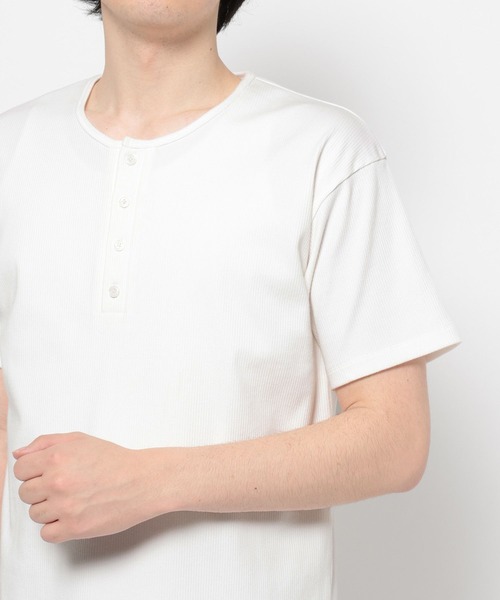 LURAKU(ルラク)の「【LURAKU】Henry Neck Short Sleeve Tee / ヘンリーネック半袖Tシャツ(Tシャツ/カットソー・メンズ・ブラック/オフホワイト/グレー・M/L/S)」の16枚目の写真