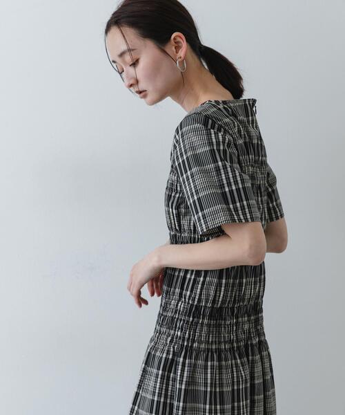 SENSE OF PLACE by URBAN RESEARCH(センスオブプレイスバイアーバンリサーチ)の「チェックシャーリングワンピース(ワンピース・レディース・ベージュ系その他/ブラック系その他・ONE/S)」の4枚目の写真