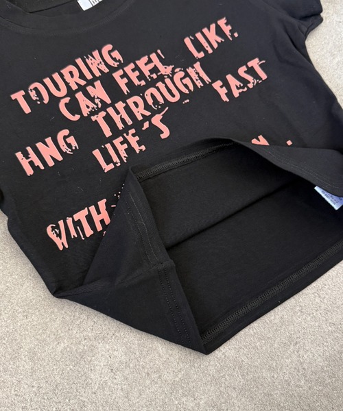 lilful（リルフル）の「【26年春夏新作】かすれロゴプリントコンパクト半袖Tシャツ（Tシャツ/カットソー・レディース・ブラック・S/M）」の5枚目の写真