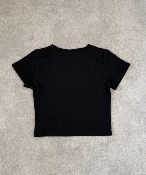 lilful（リルフル）の「【26年春夏新作】かすれロゴプリントコンパクト半袖Tシャツ（Tシャツ/カットソー・レディース・ブラック・S/M）」の3枚目の写真