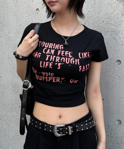 lilful（リルフル）の「【26年春夏新作】かすれロゴプリントコンパクト半袖Tシャツ（Tシャツ/カットソー・レディース・ブラック・S/M）」の6枚目の写真