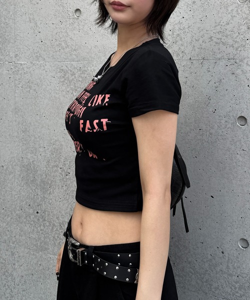 lilful（リルフル）の「【26年春夏新作】かすれロゴプリントコンパクト半袖Tシャツ（Tシャツ/カットソー・レディース・ブラック・S/M）」の7枚目の写真