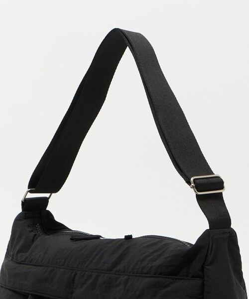 A DAY IN THE LIFE UNITED ARROWS（アデイインザライフユナイテッドアローズ）の「ワッシャー ヘルメット ショルダーバッグ＜A DAY IN THE LIFE＞（ショルダーバッグ・メンズ・ブラック・FREE）」の6枚目の写真