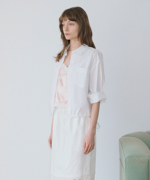SINOON（シヌーン）の「2-Way Drawstring Crop Shirt (White)（シャツ/ブラウス・レディース・ホワイト・FREE）」の2枚目の写真
