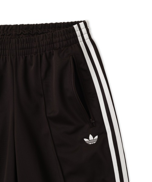 adidas(アディダス)の「adidas FIREBIRD BARREL TRACK PANTS / アディダス ファイヤーバード バレル トラックパンツ(その他パンツ・レディース・ブラウン・L/M/S)」の4枚目の写真