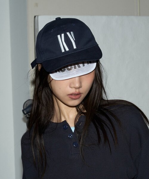WHO'S WHO gallery(フーズフーギャラリー)の「【KOOKY'N】KY Sunshield logo cap(キャップ・メンズ・ブラック/ネイビー・FREE)」の3枚目の写真