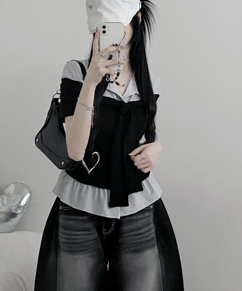 VIVID LADY(ビビッドレディー)の「ストライプシャツドッキング オフショルダー風 半袖トップス(Tシャツ/カットソー・レディース・グレー/ブラック・FREE)」の7枚目の写真