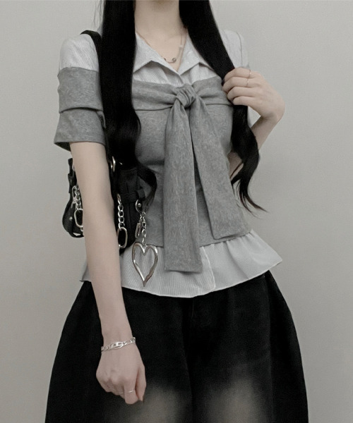 VIVID LADY(ビビッドレディー)の「ストライプシャツドッキング オフショルダー風 半袖トップス(Tシャツ/カットソー・レディース・グレー/ブラック・FREE)」の10枚目の写真