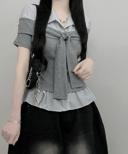 VIVID LADY(ビビッドレディー)の「ストライプシャツドッキング オフショルダー風 半袖トップス(Tシャツ/カットソー・レディース・グレー/ブラック・FREE)」の11枚目の写真
