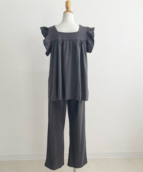 DAY CLOSET（デイ クローゼット）の「【セットアップ】華やぎシルエット。肩フリルスクエアネックトップス+ストレートロングパンツ ルームウェア上下2点セット レディース（ルームウェア/パジャマ・レディース・グレー/ブラック・M/L）」の4枚目の写真