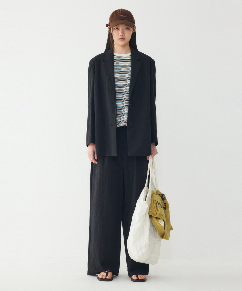 STUDIO TOMBOY(スタジオトムボーイ)の「バックバンディングストリングツーピンタックパンツ_ブラック 9176231981(スラックス・レディース・ブラック・OS)」の2枚目の写真