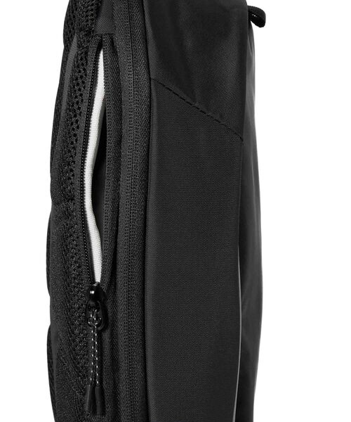 NIKE(ナイキ)の「ナイキ コミュート スリングバッグ (8L) / Nike Commute Sling Bag (8L) IQ1285-010 Black(ボディバッグ/ウエストポーチ・メンズ・ブラック・ONE SIZE)」の15枚目の写真