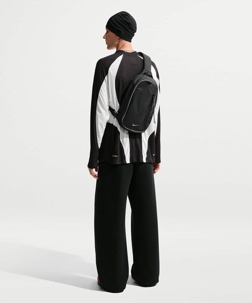 NIKE(ナイキ)の「ナイキ コミュート スリングバッグ (8L) / Nike Commute Sling Bag (8L) IQ1285-010 Black(ボディバッグ/ウエストポーチ・メンズ・ブラック・ONE SIZE)」の17枚目の写真