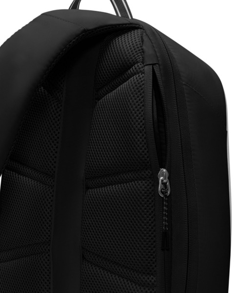 NIKE(ナイキ)の「ナイキ コミュート スリングバッグ (8L) / Nike Commute Sling Bag (8L) IQ1285-010 Black(ボディバッグ/ウエストポーチ・メンズ・ブラック・ONE SIZE)」の7枚目の写真