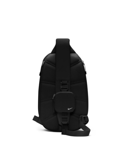 NIKE(ナイキ)の「ナイキ コミュート スリングバッグ (8L) / Nike Commute Sling Bag (8L) IQ1285-010 Black(ボディバッグ/ウエストポーチ・メンズ・ブラック・ONE SIZE)」の4枚目の写真