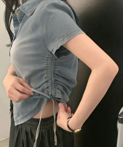 VIVID LADY(ビビッドレディー)の「サイドドロスト デニム半袖シャツ(シャツ/ブラウス・レディース・チャコールグレー/ブルー/ライトブルー・FREE)」の8枚目の写真