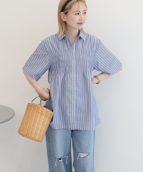 AMERICAN HOLIC(アメリカンホリック)の「シャーリング半袖シャツ(シャツ/ブラウス・レディース・ブルー/サックスブルー/ライトグレー・L/M)」の4枚目の写真