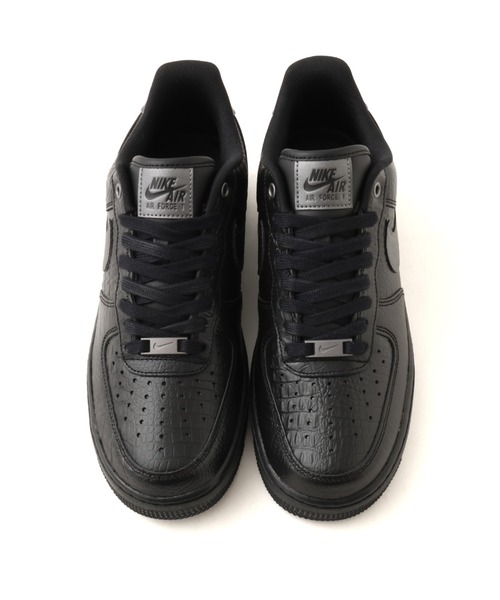NIKE(ナイキ)の「NIKE AIR FORCE 1 '07 / ナイキ エア フォース 1 '07【SP】(スニーカー・メンズ・ブラック・27.0cm/26.5cm/26.0cm/25.5cm/29.0cm/28.5cm/28.0cm/27.5cm)」の2枚目の写真