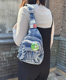 SNOOPY×OLD BETTY'S | スヌーピー【SNOOPY】Demin Sling Bag(缶バッチ付)(トートバッグ)
