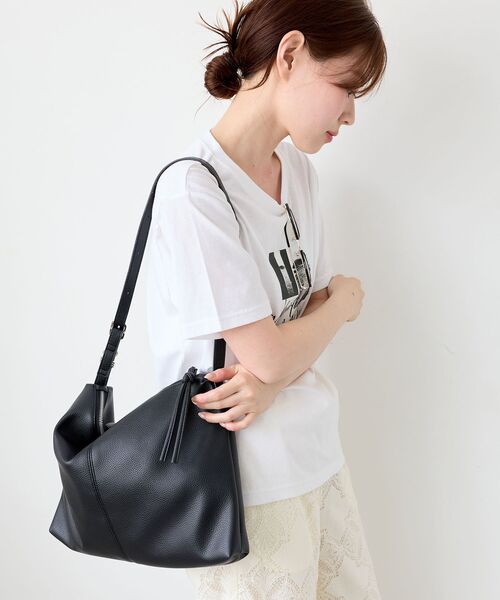 le.coeur blanc（ルクールブラン）の「ソフトフォルムショルダーバッグ（ショルダーバッグ・レディース・ブラック/ライトベージュ・FREE）」の6枚目の写真