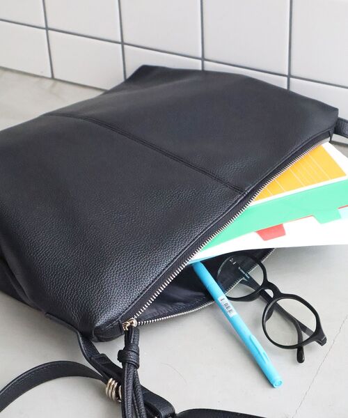 le.coeur blanc(ルクールブラン)の「ソフトフォルムショルダーバッグ(ショルダーバッグ・レディース・ブラック/ライトベージュ・FREE)」の18枚目の写真