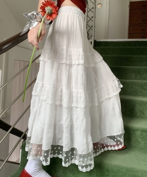 SHERU(シェル)の「多段ティアード 刺繍レースマキシスカート シワ加工柔らかロングスカート 清楚ガーリーレディースボトムス(スカート・レディース・ホワイト・MEDIUM)」の2枚目の写真
