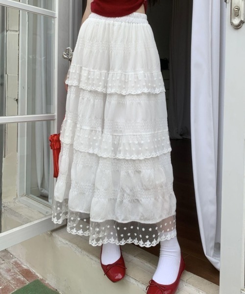 SHERU(シェル)の「多段ティアード 刺繍レースマキシスカート シワ加工柔らかロングスカート 清楚ガーリーレディースボトムス(スカート・レディース・ホワイト・MEDIUM)」の4枚目の写真