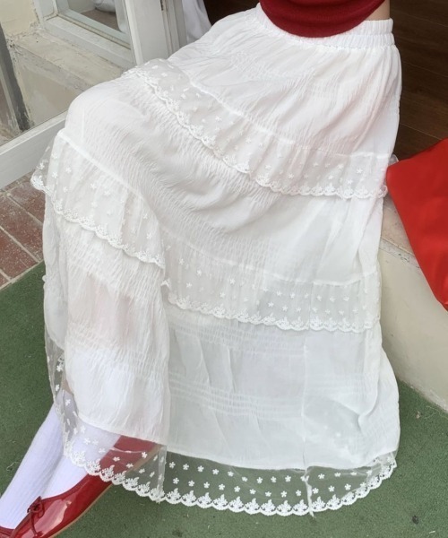SHERU(シェル)の「多段ティアード 刺繍レースマキシスカート シワ加工柔らかロングスカート 清楚ガーリーレディースボトムス(スカート・レディース・ホワイト・MEDIUM)」の8枚目の写真
