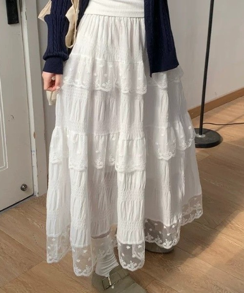 SHERU(シェル)の「多段ティアード 刺繍レースマキシスカート シワ加工柔らかロングスカート 清楚ガーリーレディースボトムス(スカート・レディース・ホワイト・MEDIUM)」の11枚目の写真