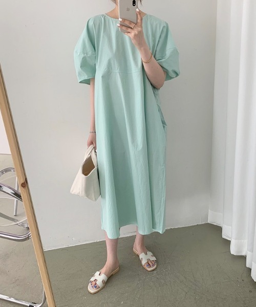 AMAJI(アマジ)の「ルーズシルエット パフスリーブ ワンピース(ワンピース・レディース・ベージュ/ブラック/ライトグリーン・FREE)」の3枚目の写真