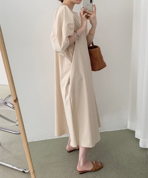 AMAJI(アマジ)の「ルーズシルエット パフスリーブ ワンピース(ワンピース・レディース・ベージュ/ブラック/ライトグリーン・FREE)」の6枚目の写真