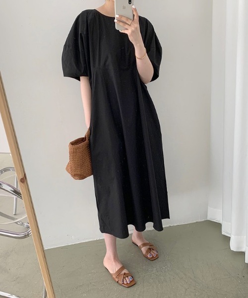 AMAJI(アマジ)の「ルーズシルエット パフスリーブ ワンピース(ワンピース・レディース・ベージュ/ブラック/ライトグリーン・FREE)」の9枚目の写真