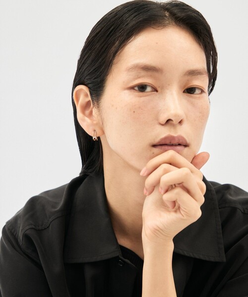 Jouete(ジュエッテ)の「ダブルフープピアス ジルコニア コンビカラー(ピアス(両耳用)・レディース・ゴールド系その他・FREE)」の4枚目の写真