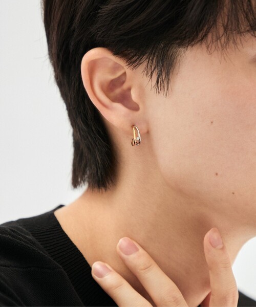Jouete(ジュエッテ)の「ダブルフープピアス ジルコニア コンビカラー(ピアス(両耳用)・レディース・ゴールド系その他・FREE)」の6枚目の写真