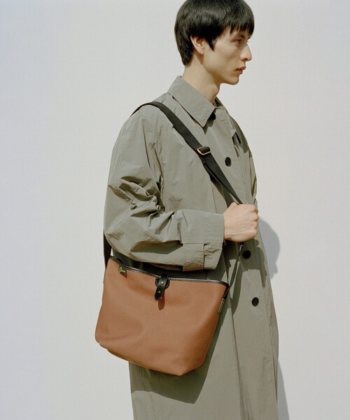 BRADY(ブレディー)の「Brady | ASHDOWN MEDIUM UNISEX(ショルダーバッグ・レディース・ブラック/カーキ・ONE)」の12枚目の写真