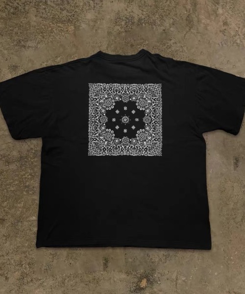 CELENA BEATS(セレナビーツ)の「バックペイズリースクエアプリントTシャツ(Tシャツ/カットソー・メンズ・ブラック・L/M/S)」の1枚目の写真